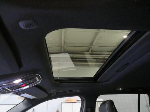 Diamond Black Crystal Pearlcoat 2026 Jeep Grand Cherokee Altitude