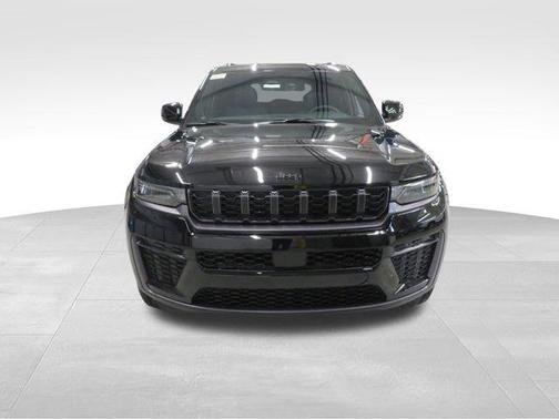 Diamond Black Crystal Pearlcoat 2026 Jeep Grand Cherokee Altitude