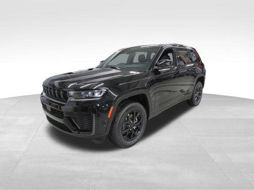 Diamond Black Crystal Pearlcoat 2026 Jeep Grand Cherokee Altitude