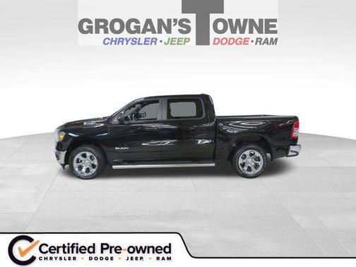 Diamond Black Crystal Pearlcoat 2024 RAM 1500 Big Horn/Lone Star