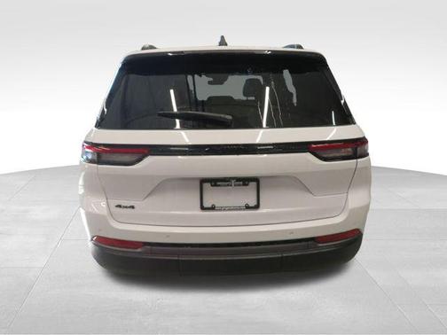 2026 Jeep Grand Cherokee Altitude