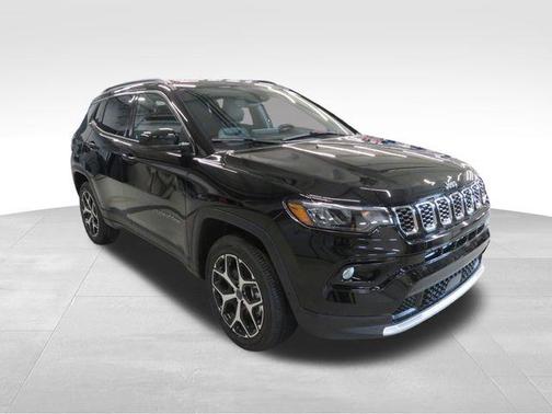 Diamond Black Crystal Pearlcoat 2026 Jeep Compass Limited