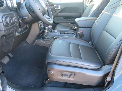 2025 Jeep Gladiator High Tide