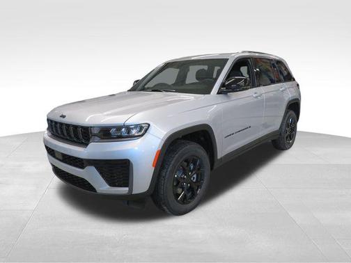 Silver Zynith 2026 Jeep Grand Cherokee Altitude