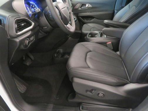 Pw7 2027 Chrysler Pacifica L