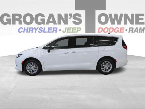 2026 Chrysler Voyager LX