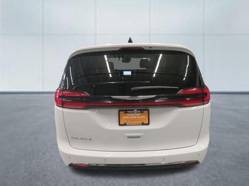 Bright White Clearcoat 2023 Chrysler Pacifica Touring L