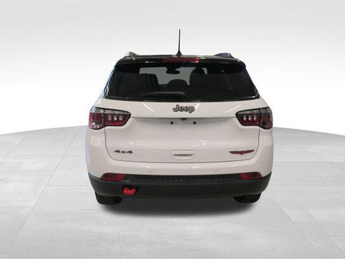 Bright White Clearcoat 2026 Jeep Compass Trailhawk