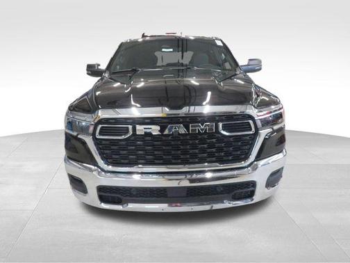 Diamond Black Crystal Pearlcoat 2026 RAM 1500 Big Horn/Lone Star