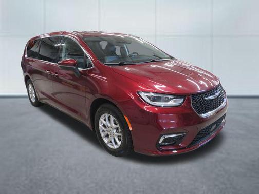 Velvet Red Pearlcoat 2023 Chrysler Pacifica Touring L