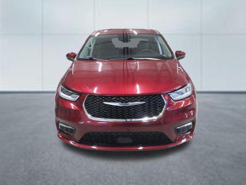 Velvet Red Pearlcoat 2023 Chrysler Pacifica Touring L