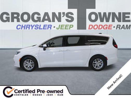 Bright White Clearcoat 2023 Chrysler Pacifica Touring L