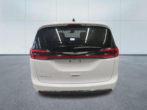 Bright White Clearcoat 2023 Chrysler Pacifica Touring L