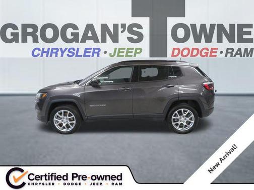 Granite Crystal Metallic Clearcoat 2023 Jeep Compass Latitude Lux