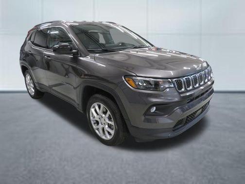 Granite Crystal Metallic Clearcoat 2023 Jeep Compass Latitude Lux