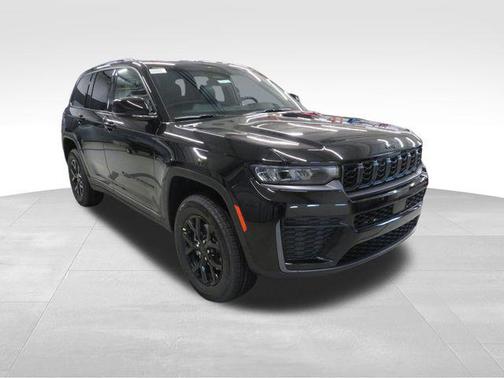 Diamond Black Crystal Pearlcoat 2026 Jeep Grand Cherokee Altitude