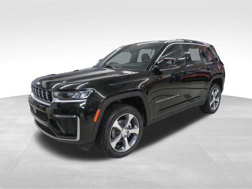 Diamond Black Crystal Pearlcoat 2026 Jeep Grand Cherokee Limited
