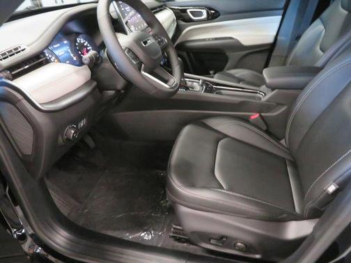 Diamond Black Crystal Pearlcoat 2026 Jeep Compass Limited
