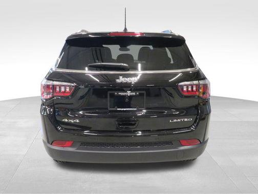 Diamond Black Crystal Pearlcoat 2026 Jeep Compass Limited