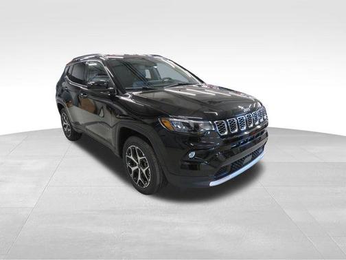 Diamond Black Crystal Pearlcoat 2026 Jeep Compass Limited
