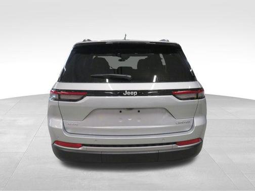 Silver Zynith 2026 Jeep Grand Cherokee Limited