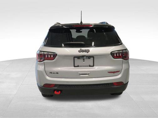 Silver Zynith Metallic Clearcoat 2026 Jeep Compass Trailhawk