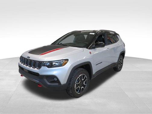 Silver Zynith Metallic Clearcoat 2026 Jeep Compass Trailhawk