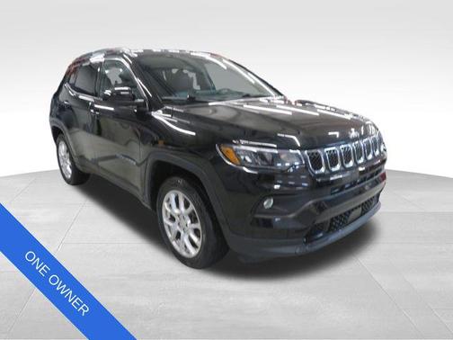 Diamond Black Crystal Pearlcoat 2023 Jeep Compass Latitude Lux