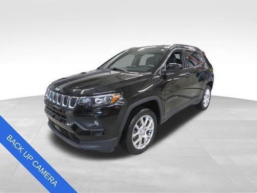 Diamond Black Crystal Pearlcoat 2023 Jeep Compass Latitude Lux