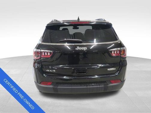 Diamond Black Crystal Pearlcoat 2023 Jeep Compass Latitude Lux