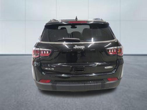 Diamond Black Crystal Pearlcoat 2023 Jeep Compass Latitude Lux