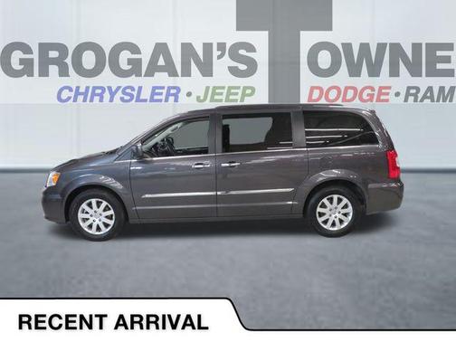 2016 Chrysler Town & Country Touring