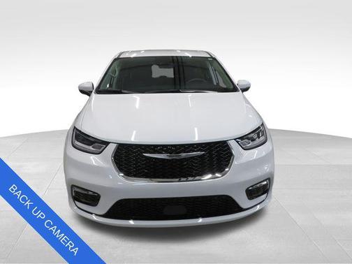 Bright White Clearcoat 2023 Chrysler Pacifica Touring L
