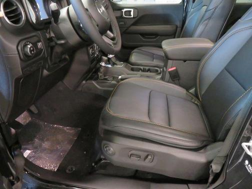 2026 Jeep Gladiator Sahara 4x4