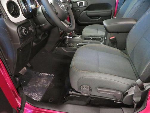 Tuscadero Pearlcoat 2026 Jeep Wrangler Sport S