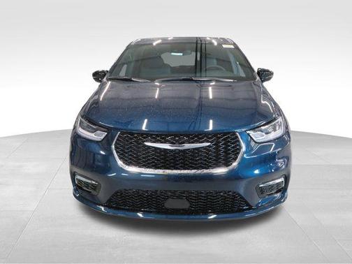 2025 Chrysler Pacifica L