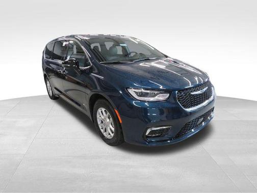 2025 Chrysler Pacifica L