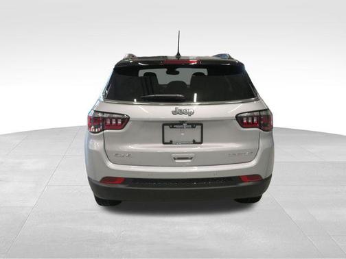 Silver Zynith Metallic Clearcoat 2026 Jeep Compass Limited