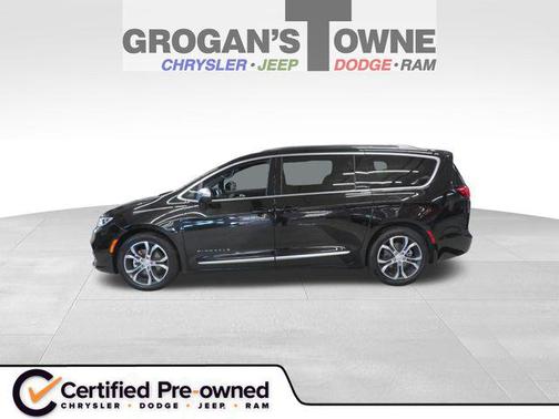 Diamond Black Crystal Pearlcoat 2026 Chrysler Pacifica L