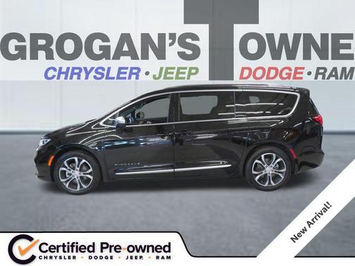 Diamond Black Crystal Pearlcoat 2026 Chrysler Pacifica L