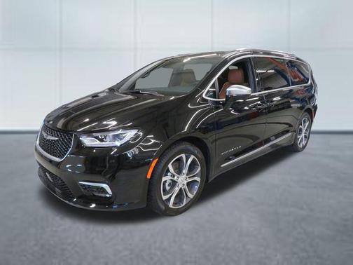 Diamond Black Crystal Pearlcoat 2026 Chrysler Pacifica L