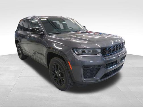 Baltic Gray Metallic Clearcoat 2026 Jeep Grand Cherokee Altitude