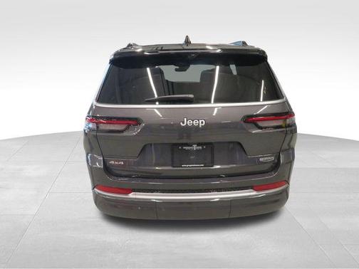 Baltic Gray Metallic Clearcoat 2026 Jeep Grand Cherokee L Summit