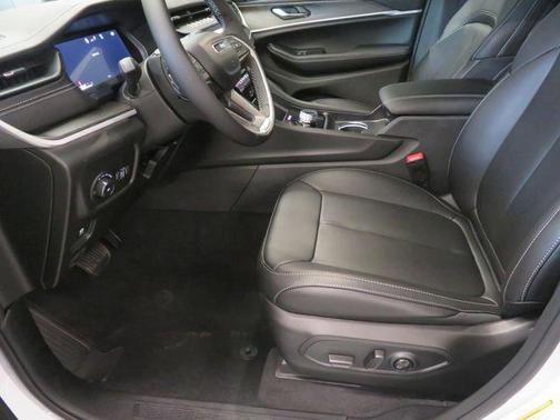 Bright White Clearcoat 2026 Jeep Grand Cherokee Limited