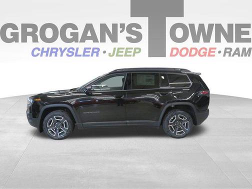 Diamond Black Crystal Pearlcoat 2026 Jeep Cherokee Laredo