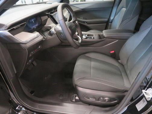 Diamond Black Crystal Pearlcoat 2026 Jeep Cherokee Laredo