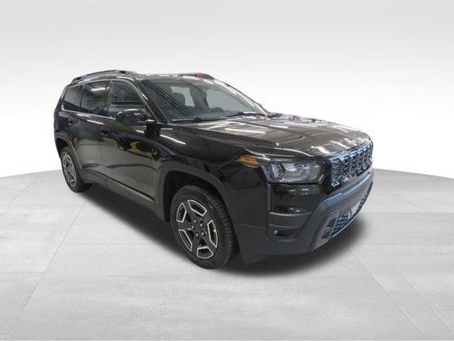 Diamond Black Crystal Pearlcoat 2026 Jeep Cherokee Laredo