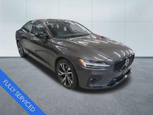 Thunder Gray Metallic 2024 Volvo S60 B5 Core Dark Theme