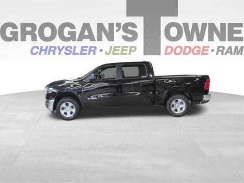 Diamond Black Crystal Pearlcoat 2026 RAM 1500 Big Horn/Lone Star