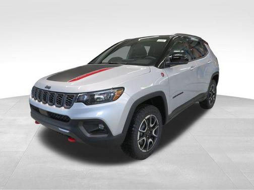 Silver Zynith Metallic Clearcoat 2026 Jeep Compass Trailhawk